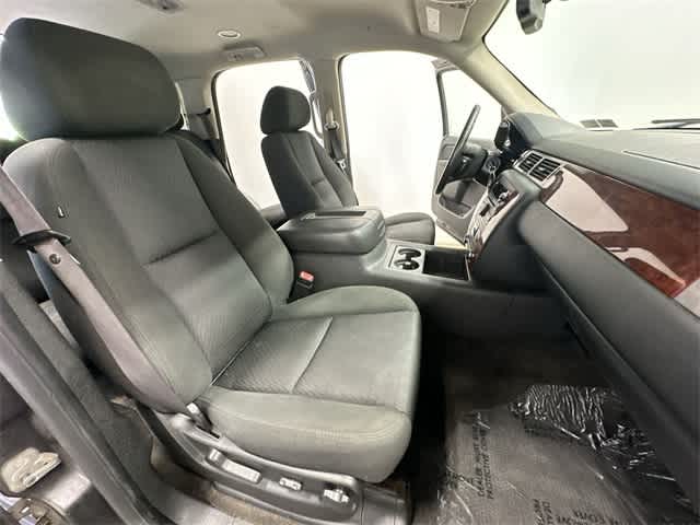 Thumbnail: 2010 Chevrolet Tahoe - 19