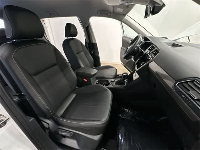 Thumbnail: 2023 Volkswagen Tiguan - 22