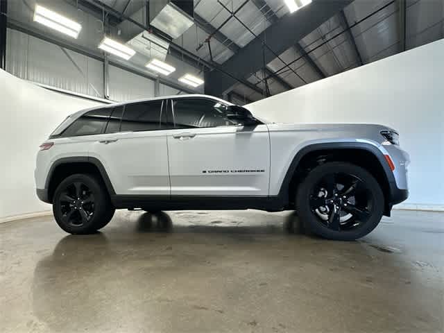 Thumbnail: 2023 Jeep Grand Cherokee - 3