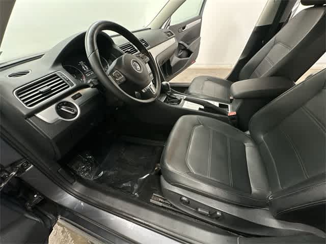 Thumbnail: 2012 Volkswagen Passat - 13