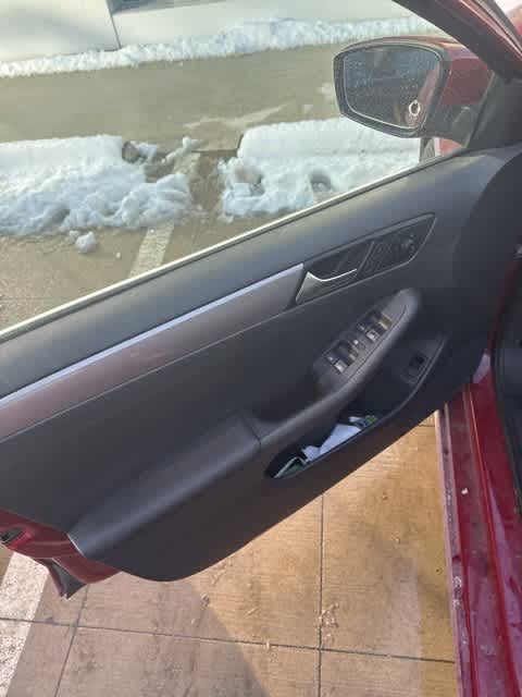 Thumbnail: 2017 Volkswagen Jetta - 11