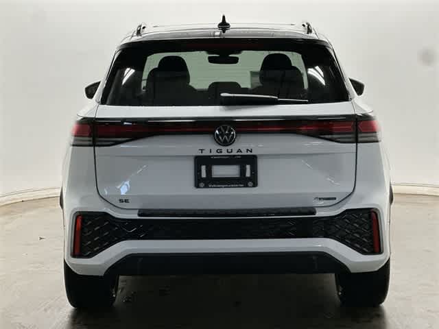 2026 Volkswagen Tiguan SE R-Line Black photo 4