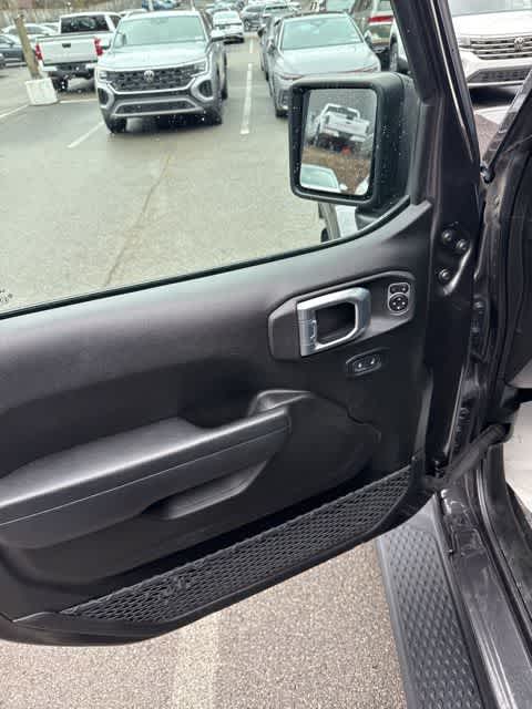 Thumbnail: 2022 Jeep Gladiator - 12