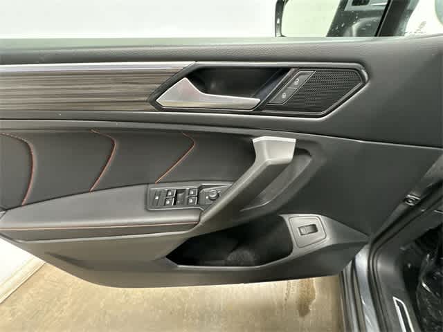 Thumbnail: 2024 Volkswagen Tiguan - 17