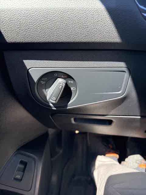 Thumbnail: 2022 Volkswagen Tiguan - 17