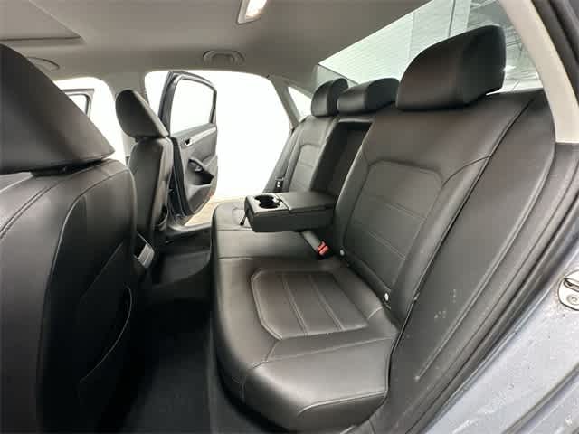 Thumbnail: 2012 Volkswagen Passat - 16