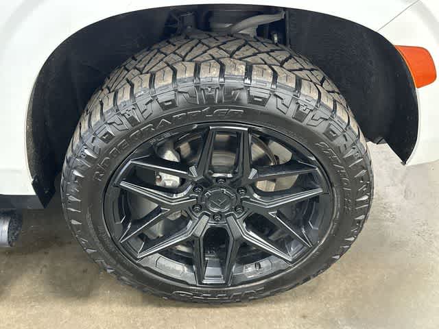 Thumbnail: 2022 Chevrolet Tahoe - 5