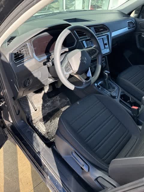 Thumbnail: 2022 Volkswagen Tiguan - 11