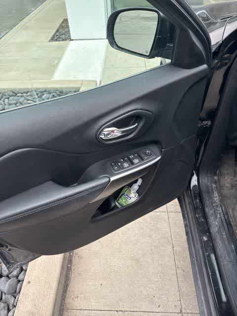 Thumbnail: 2020 Jeep Cherokee - 13