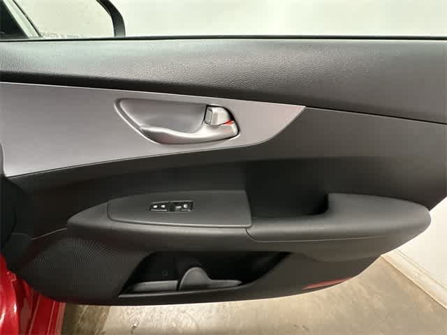 Thumbnail: 2023 Kia Forte - 21