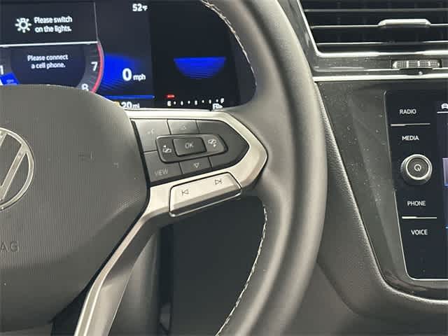 Thumbnail: 2022 Volkswagen Tiguan - 10
