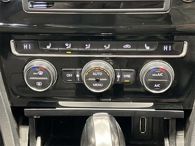 Thumbnail: 2015 Volkswagen e-Golf - 15