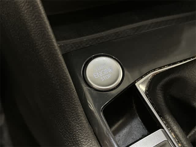 Thumbnail: 2022 Volkswagen Tiguan - 11