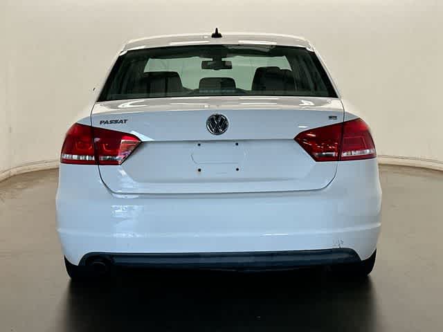 Thumbnail: 2013 Volkswagen Passat - 4