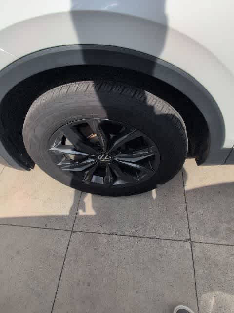 Thumbnail: 2023 Volkswagen Tiguan - 11