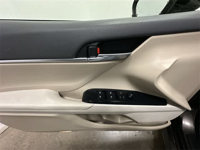 Thumbnail: 2018 Toyota Camry - 16