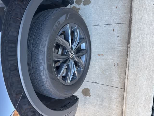 Thumbnail: 2022 Volkswagen Tiguan - 9