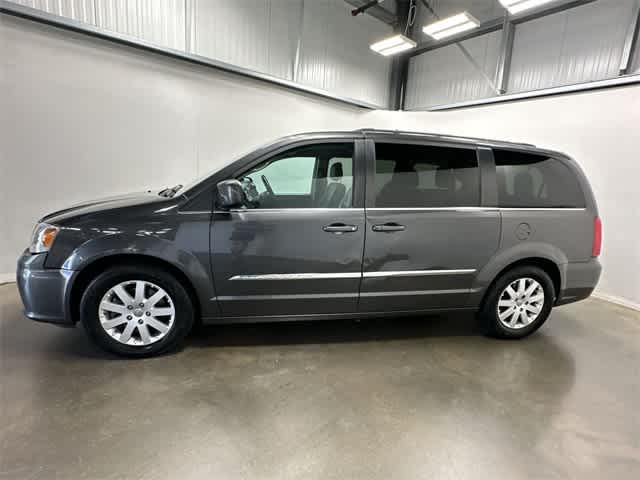 Used 2016 Chrysler Town & Country Touring with VIN 2C4RC1BG8GR229301 for sale in Moon Township, PA