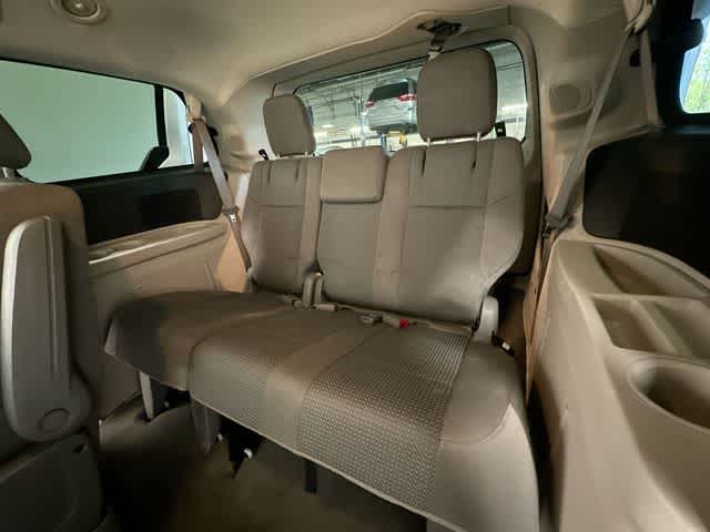 Thumbnail: 2013 Volkswagen Routan - 24