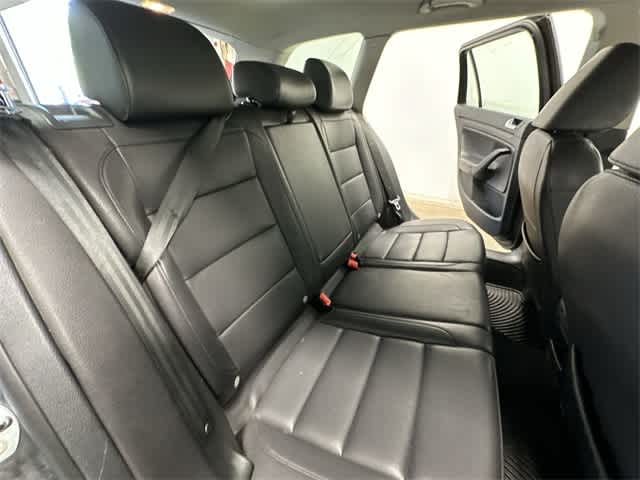 Thumbnail: 2012 Volkswagen Jetta - 18