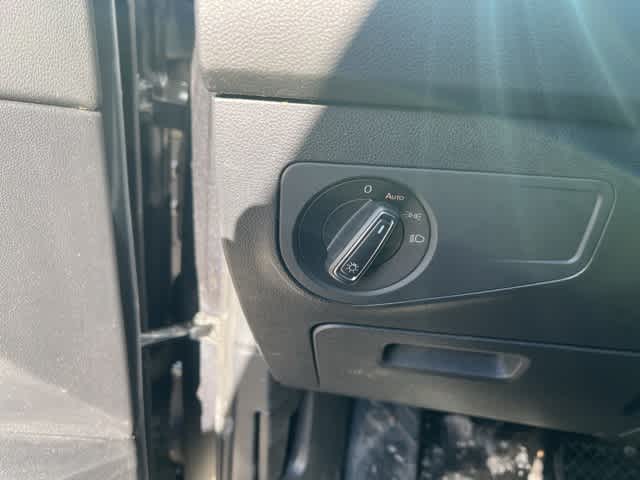 Thumbnail: 2022 Volkswagen Tiguan - 10