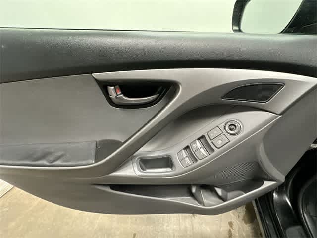 Thumbnail: 2012 Hyundai Elantra - 13