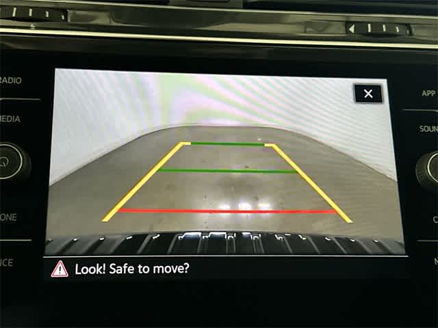 Thumbnail: 2022 Volkswagen Tiguan - 15