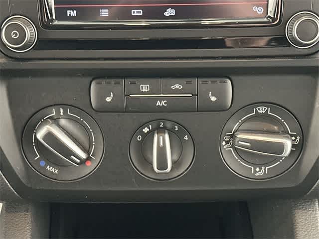 Thumbnail: 2017 Volkswagen Jetta - 14