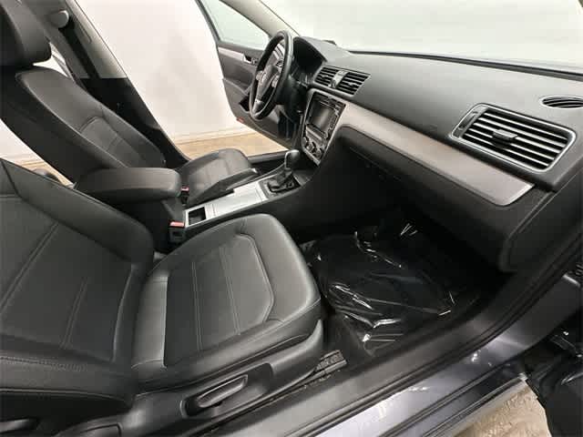 Thumbnail: 2012 Volkswagen Passat - 18