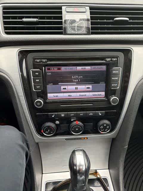 Thumbnail: 2013 Volkswagen Passat - 21