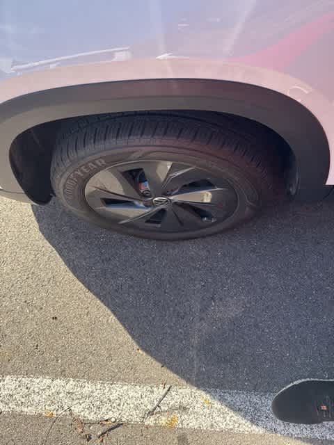 Thumbnail: 2025 Volkswagen Taos - 10