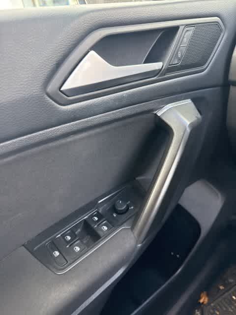 Thumbnail: 2021 Volkswagen Tiguan - 17