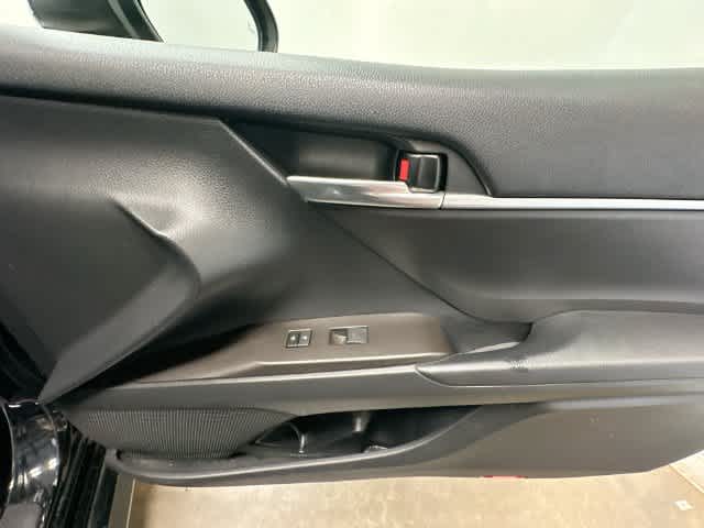 2022 Toyota Camry LE - Photo 19