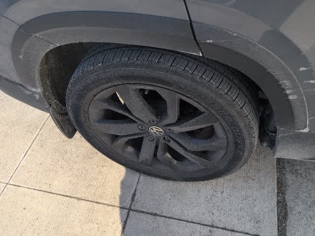 Thumbnail: 2023 Volkswagen Taos - 9