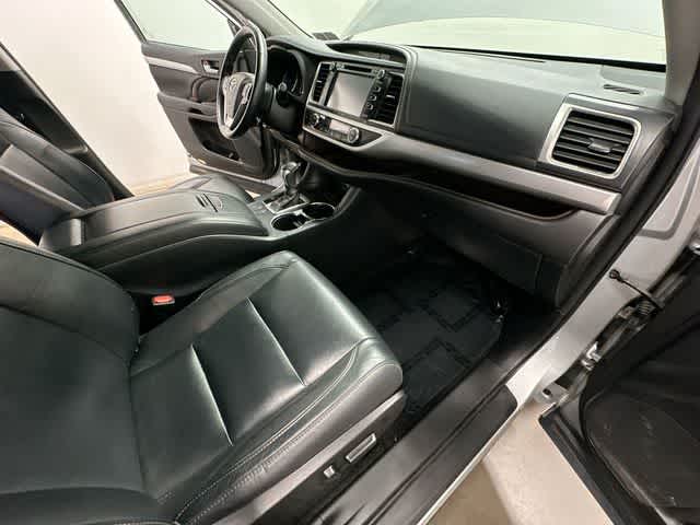 Thumbnail: 2017 Toyota Highlander - 22