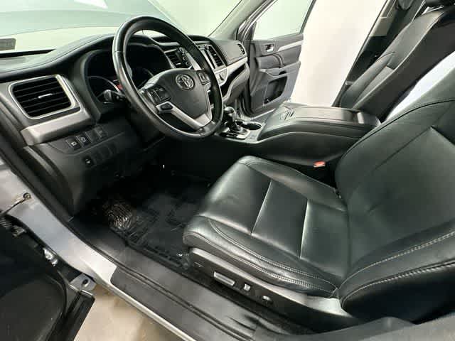 Thumbnail: 2017 Toyota Highlander - 17
