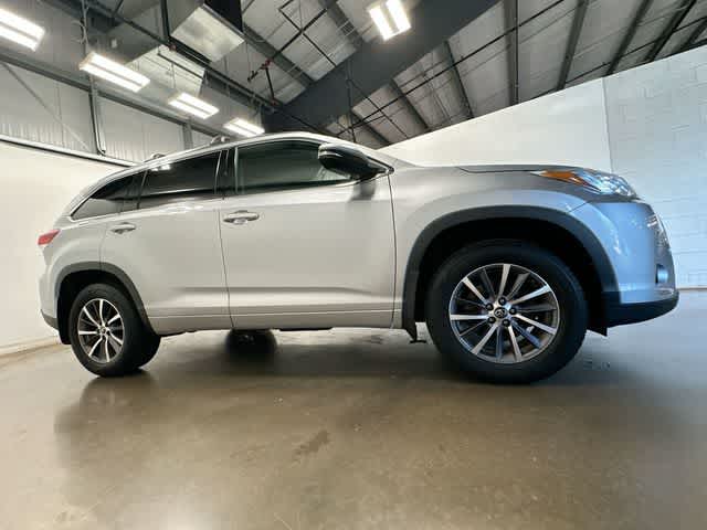 Thumbnail: 2017 Toyota Highlander - 3