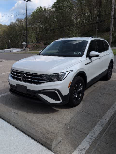 Thumbnail: 2023 Volkswagen Tiguan - 1