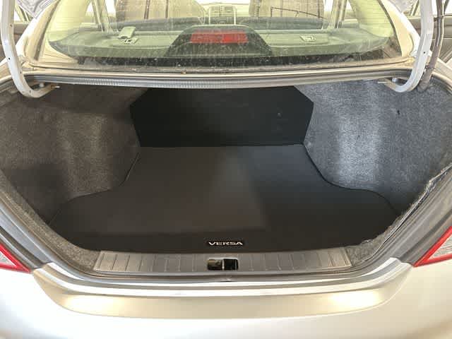 Thumbnail: 2012 Nissan Versa - 20