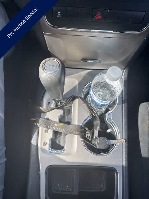 Thumbnail: 2012 Jeep Grand Cherokee - 20