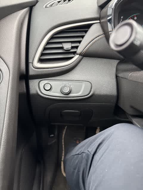 Thumbnail: 2018 Chevrolet Trax - 16