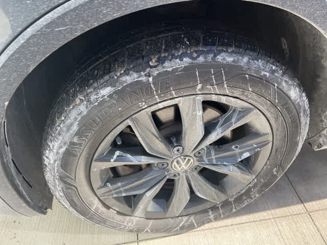 Thumbnail: 2022 Volkswagen Tiguan - 18