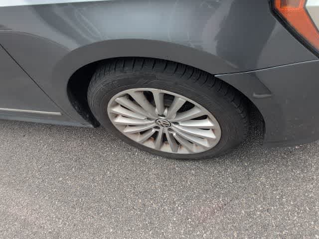 Thumbnail: 2016 Volkswagen Passat - 9