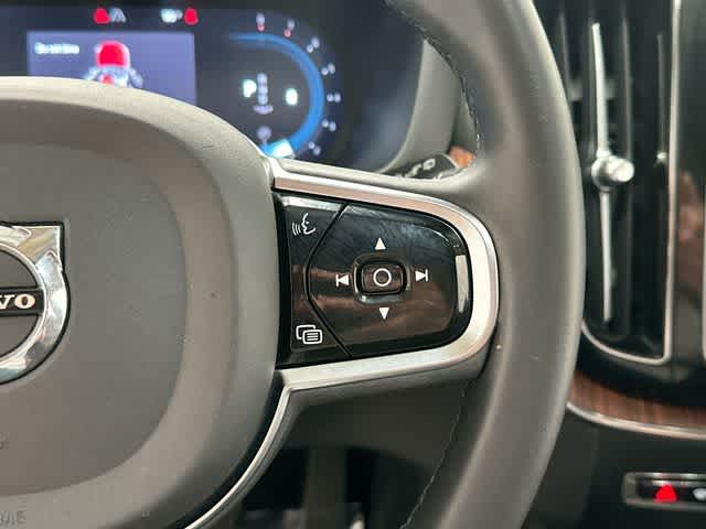 Thumbnail: 2023 Volvo XC60 - 10