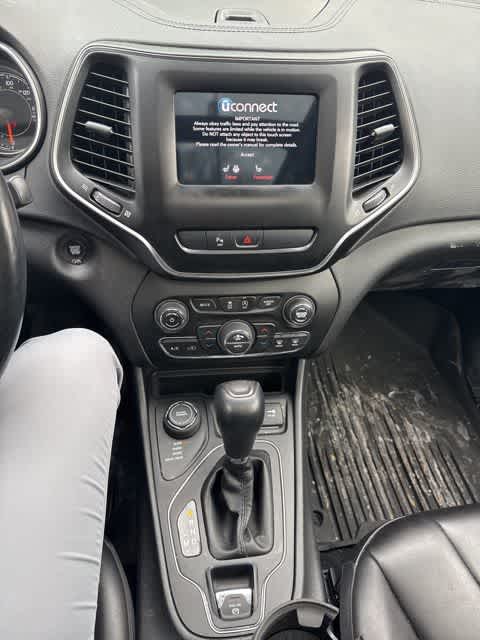 Thumbnail: 2020 Jeep Cherokee - 22