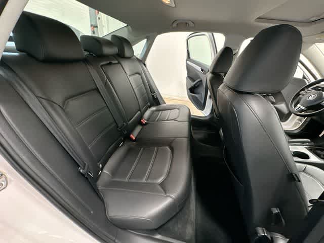 Thumbnail: 2013 Volkswagen Passat - 21