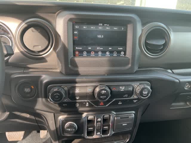 Thumbnail: 2022 Jeep Wrangler - 15