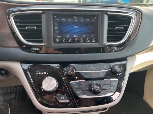 Thumbnail: 2018 Chrysler Pacifica - 19