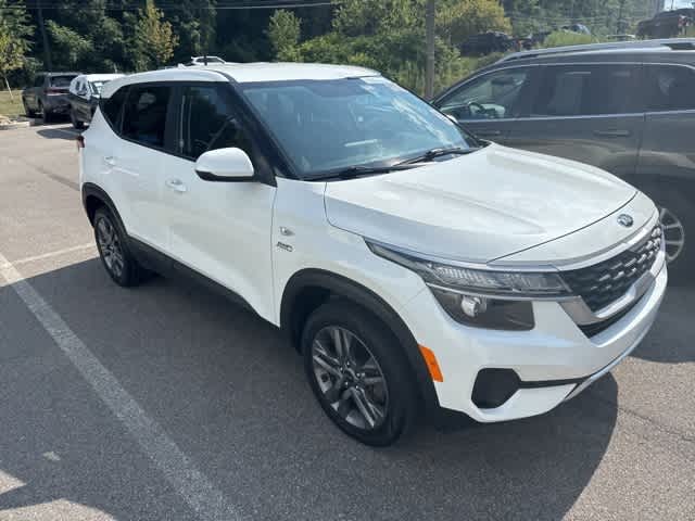 Thumbnail: 2021 Kia Seltos - 3