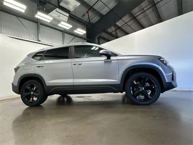 Thumbnail: 2025 Volkswagen Taos - 3